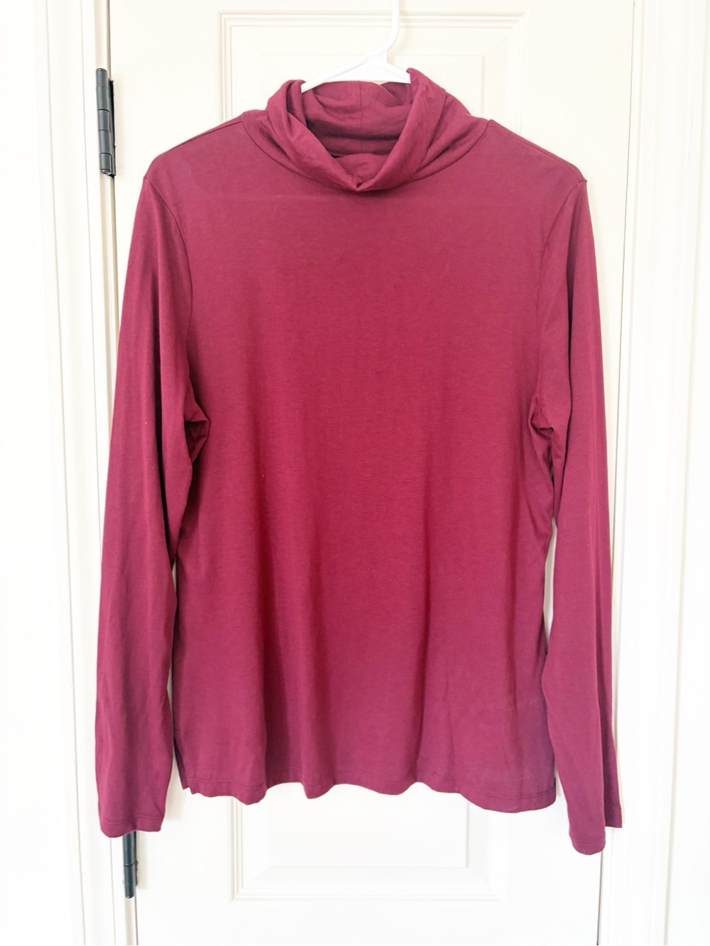 Large • Old Navy Women's Maroon Long Sleeve Burgundy Turtleneck Top